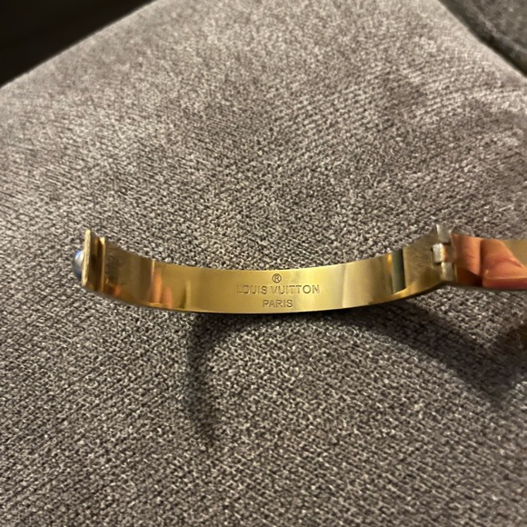 Louis Vuitton 
M00252 Nanogram Cuff - Picture 8 of 11